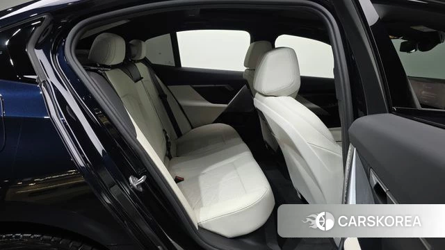 BMW 5 Series (G60) 2024 Черный из Кореи, фото 3