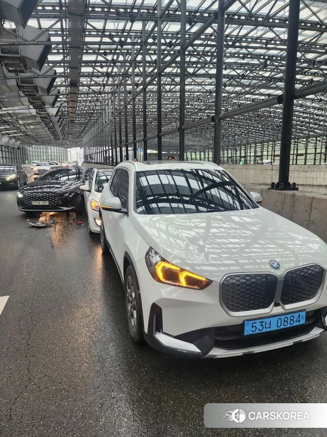 BMW iX1 (U11) 2024 Белый из Кореи, фото 3