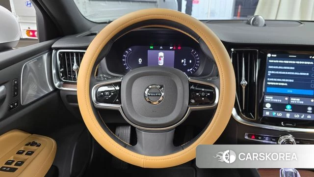 Volvo S60 3rd generation 2025 Белый из Кореи, фото 3