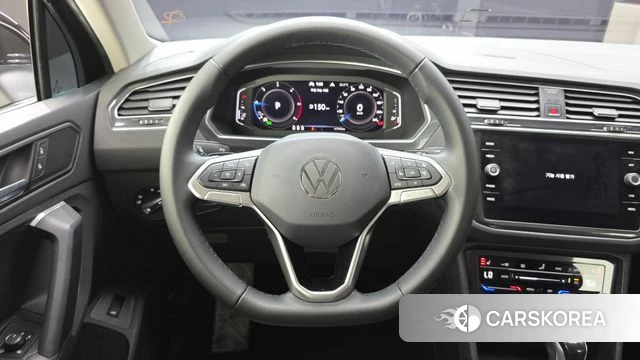 Volkswagen Tiguan second Generation 2022 Черный из Кореи, фото 3