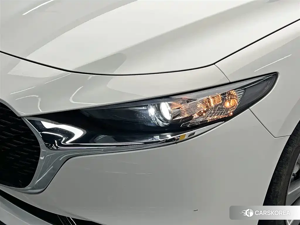 Mazda 3 2024 Белый из Китая, фото 3