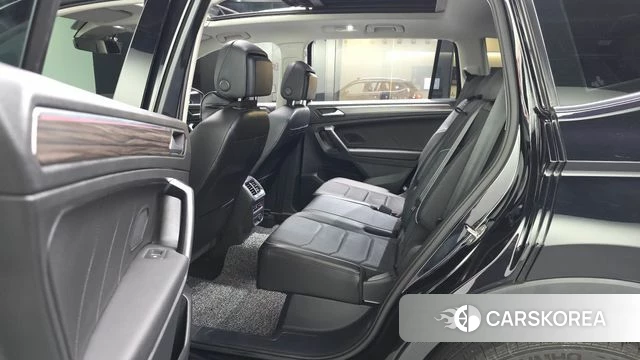 Volkswagen Tiguan Allspace 2022 Черный из Кореи, фото 3
