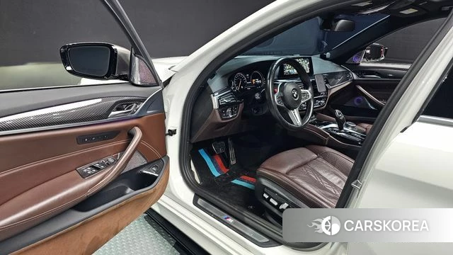 BMW 5 Series (G30) 2018 Белый из Кореи, фото 3