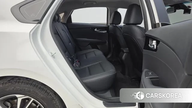 Kia The New K3 2nd generation 2023 Белый из Кореи, фото 3