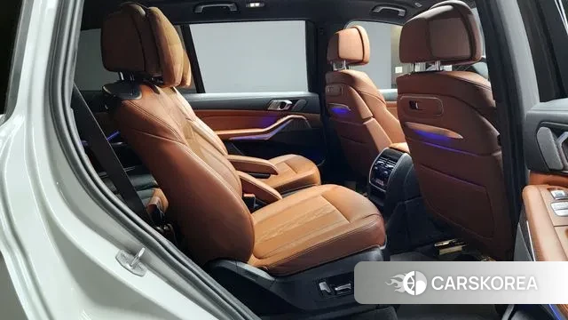 BMW X7 (G07) 2023 Белый из Кореи, фото 3