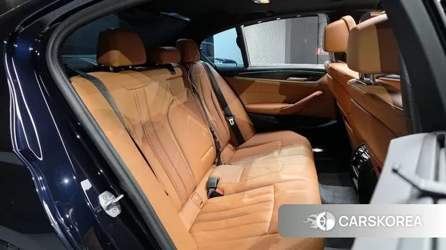 BMW 5 Series (G30) 2023 Черный из Кореи, фото 3