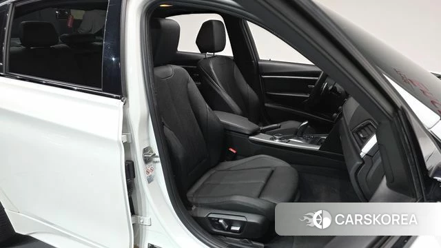 BMW 3 Series (F30) 2018 Белый из Кореи, фото 3