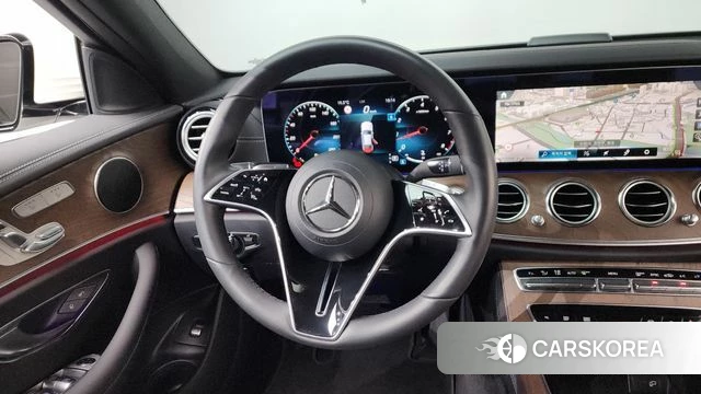 Mercedes-Benz E-Class W213 2023 Белый из Кореи, фото 3