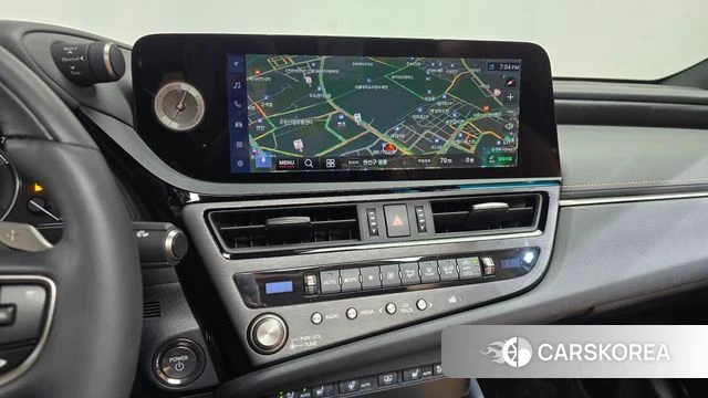 Lexus ES300h 7th generation 2024 Серебристо-серый из Кореи, фото 3