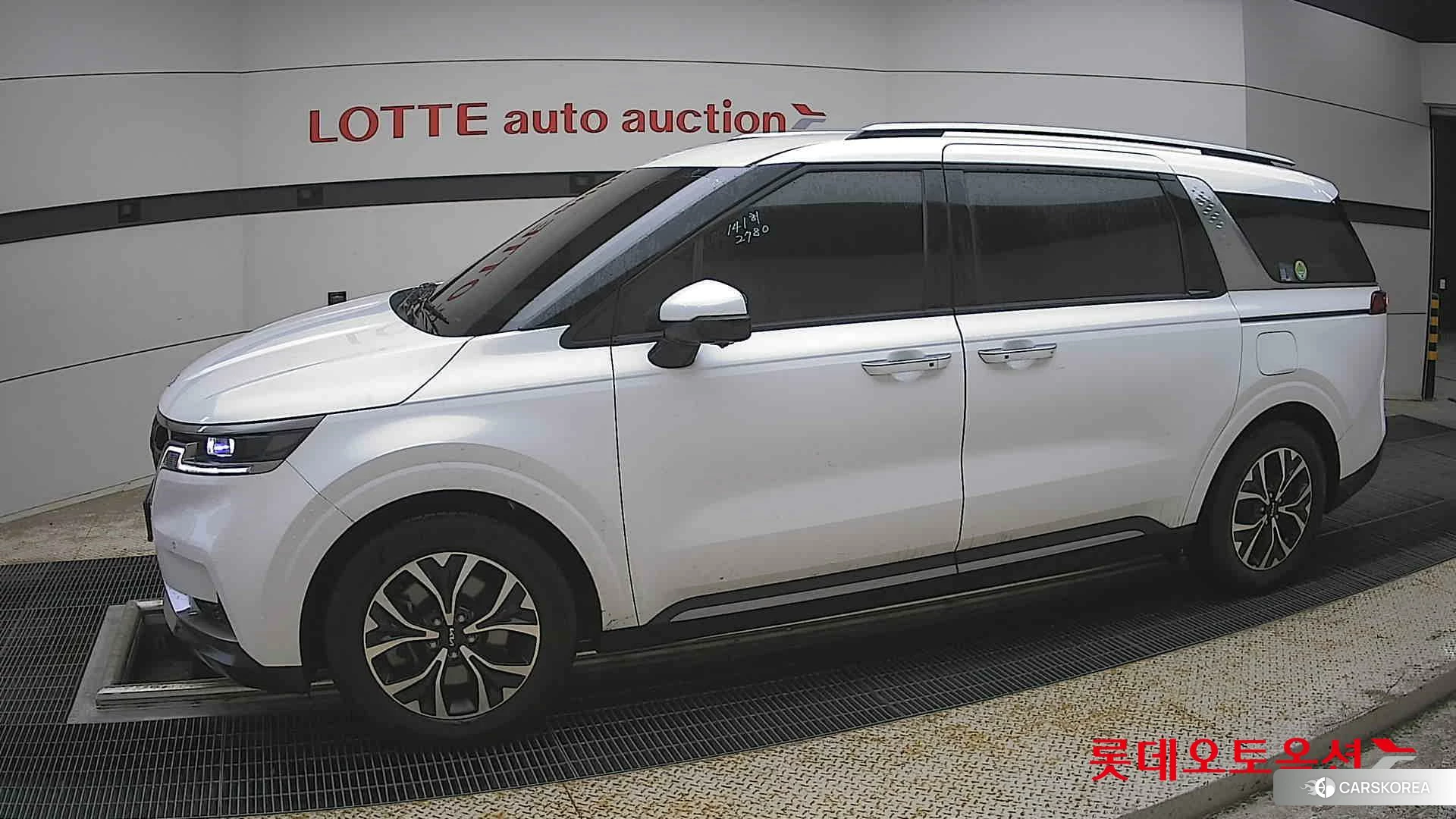 Kia Carnival 2023 Белый из Кореи, фото 3