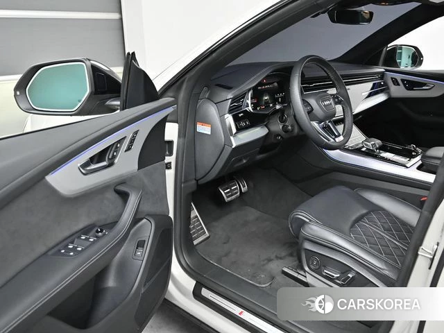 Audi Q8 (4M) 2023 Жемчужный цвет из Кореи, фото 3