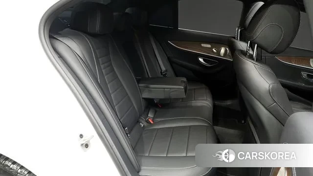 Mercedes-Benz E-Class W213 2022 Белый из Кореи, фото 3