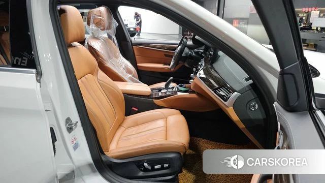 BMW 5 Series (G30) 2022 Белый из Кореи, фото 3