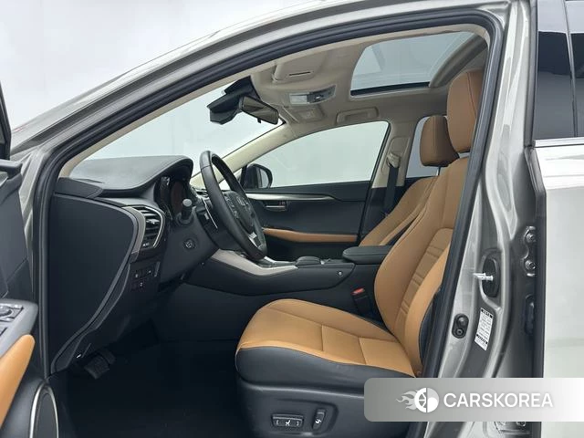 Lexus NX 2021 Серебристо-серый из Китая, фото 3