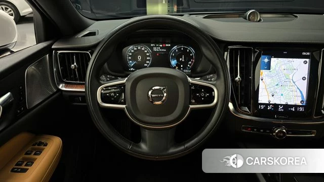 Volvo V60 Cross-Country 2nd Generation 2021 Белый из Кореи, фото 3