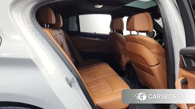 BMW 5 Series (G30) 2022 Белый из Кореи, фото 3