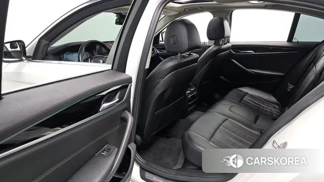 BMW 5 Series (G30) 2018 Белый из Кореи, фото 3