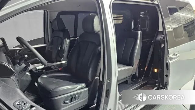 Hyundai Staria 2021 Серебряный из Кореи, фото 3