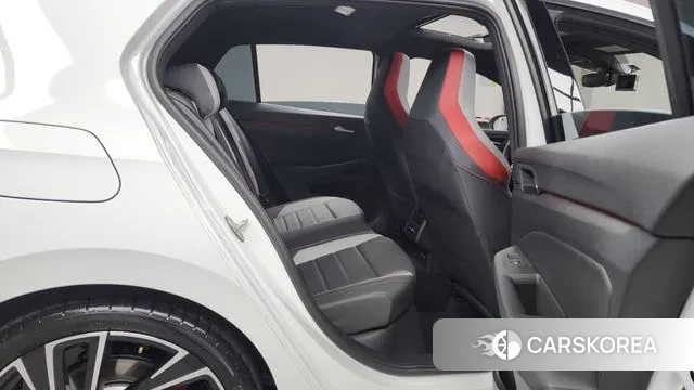 Volkswagen Golf 8th Generation 2024 Белый из Кореи, фото 3