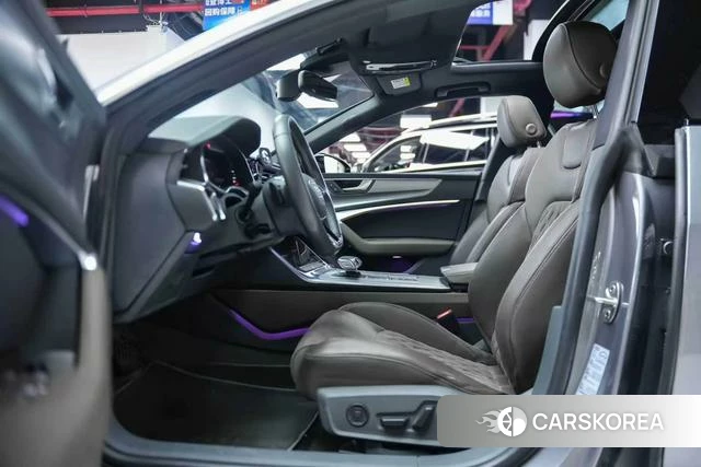 Audi A7L 2023 Серебристо-серый из Китая, фото 3
