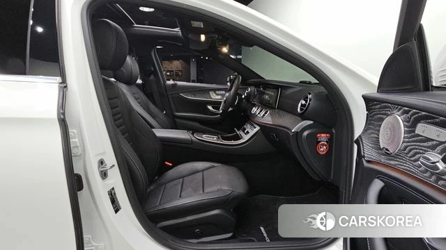 Mercedes-Benz E-Class W213 2022 Белый из Кореи, фото 3