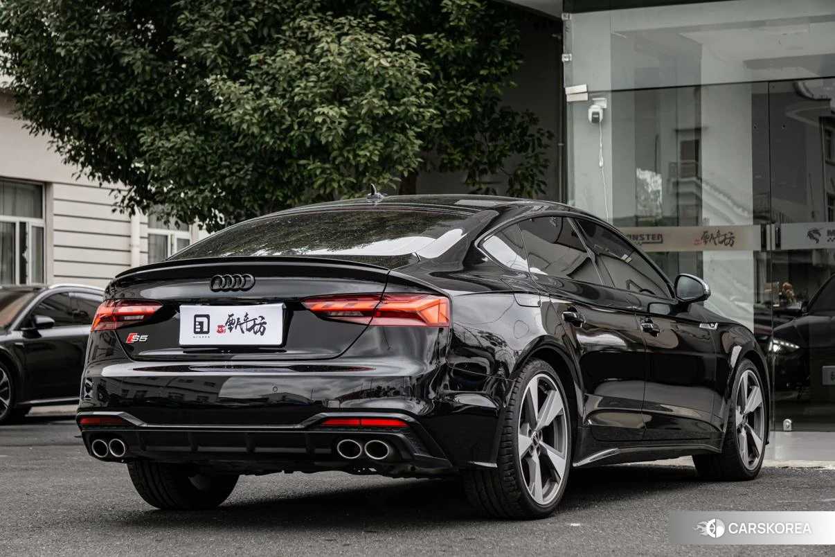 Audi S5 2021 Черный из Китая, фото 3