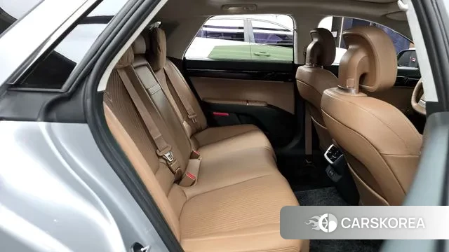 Hyundai Grandeur Hybrid (GN7) 2023 Серебряный из Кореи, фото 3