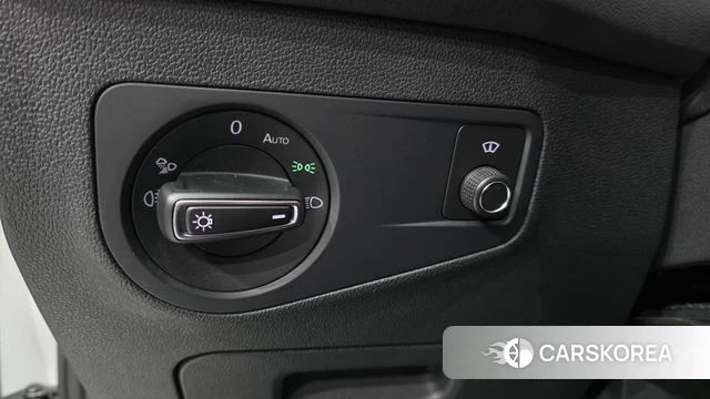 Volkswagen Tiguan second Generation 2022 Белый из Кореи, фото 3