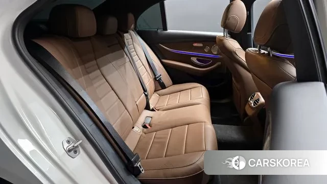 Mercedes-Benz E-Class W213 2023 Белый из Кореи, фото 3