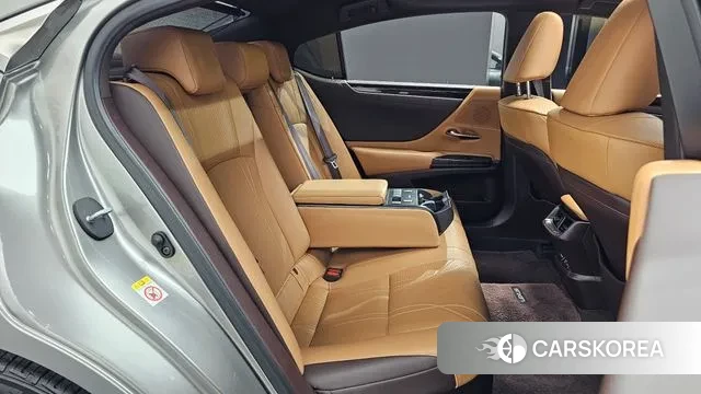 Lexus ES300h 7th generation 2018 Серебристо-серый из Кореи, фото 3