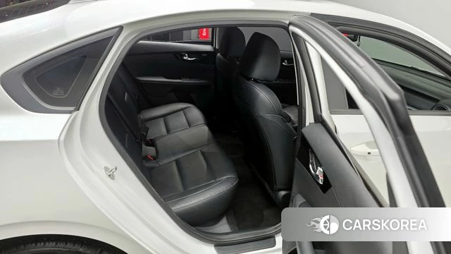 Kia The New K3 2nd generation 2023 Белый из Кореи, фото 3