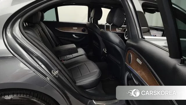 Mercedes-Benz E-Class W213 2021 Серый из Кореи, фото 3