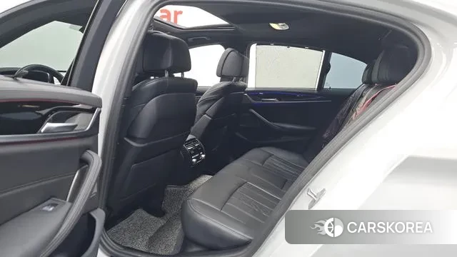 BMW 5 Series (G30) 2023 Белый из Кореи, фото 3