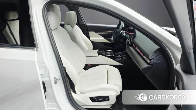 BMW 5 Series (G60) 2025 Белый из Кореи, фото 3