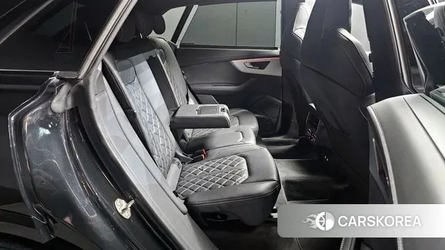 Audi Q8 (4M) 2022 Черный из Кореи, фото 3