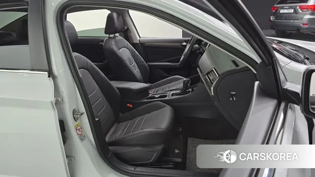 Volkswagen 7th Generation of Jetta 2020 Белый из Кореи, фото 3