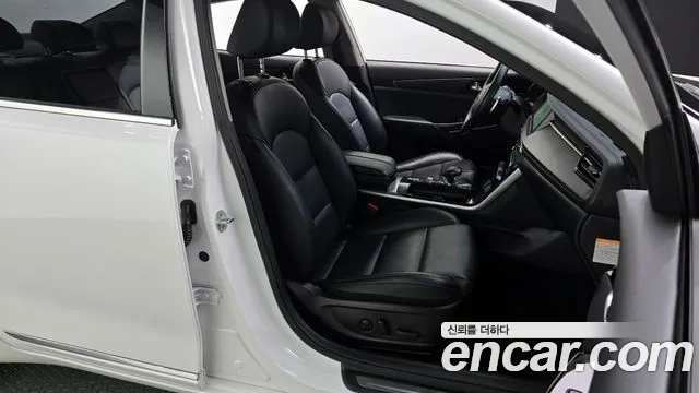 Kia K7 Premier Hybrid 2021 Белый из Кореи, фото 3