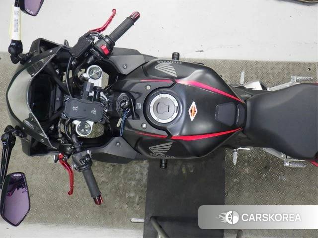 Проданный Honda CBR650R id 3947009 из Японии, фото 3