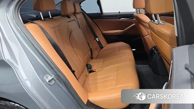 BMW 5 Series (G30) 2023 Серебряный из Кореи, фото 3