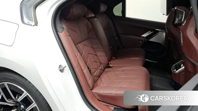 BMW 7 Series (G70) 2024 Белый из Кореи, фото 3