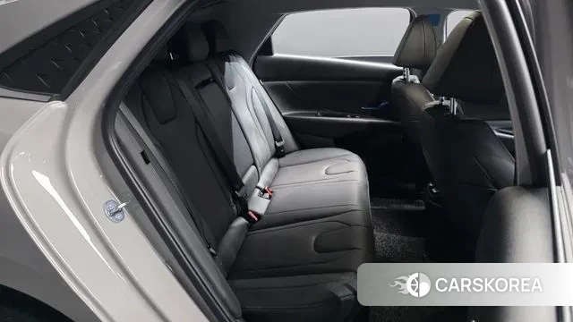 Hyundai The New Avante (CN7) 2025 Серебристо-серый из Кореи, фото 3