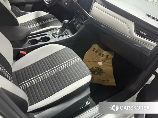 Volkswagen Bora 2023 Белый из Китая, фото 3