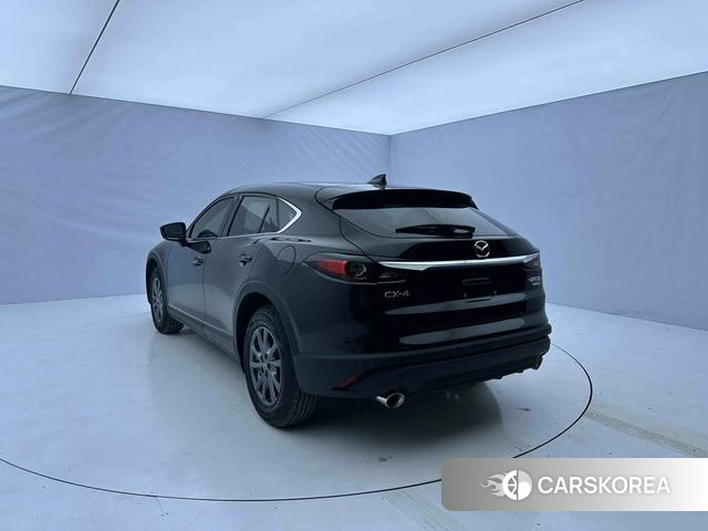 Mazda CX-4 2023 Черный из Китая, фото 3
