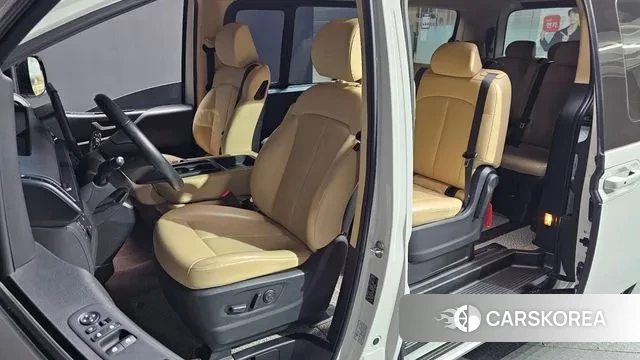 Hyundai Staria 2023 Белый из Кореи, фото 3