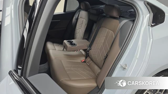 BMW 5 Series (G60) 2025 Серебристо-серый из Кореи, фото 3