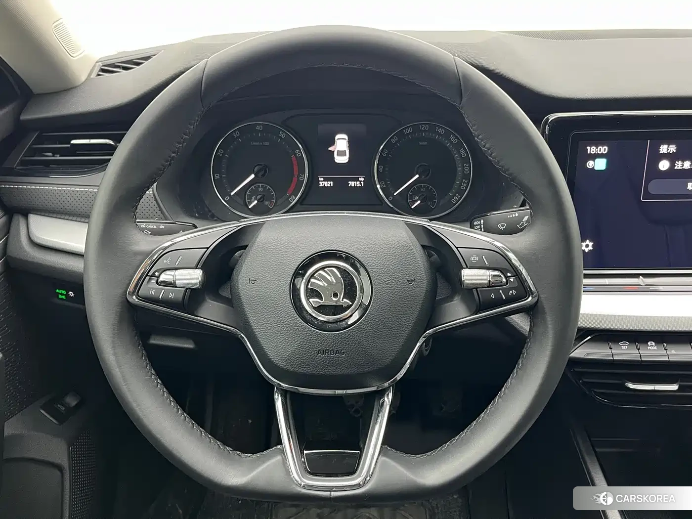 Skoda Octavia 2024 Белый из Китая, фото 3
