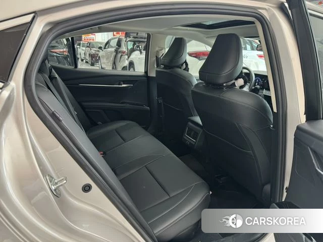 Toyota Camry 2024 Серебристо-серый из Китая, фото 3