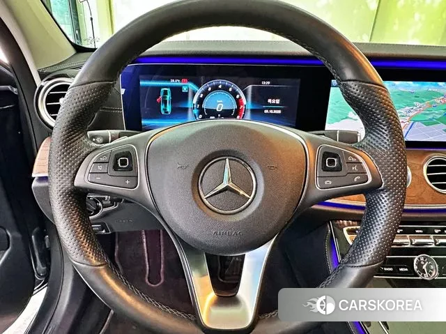 Mercedes-Benz E-Class W213 2018 Серый из Кореи, фото 3