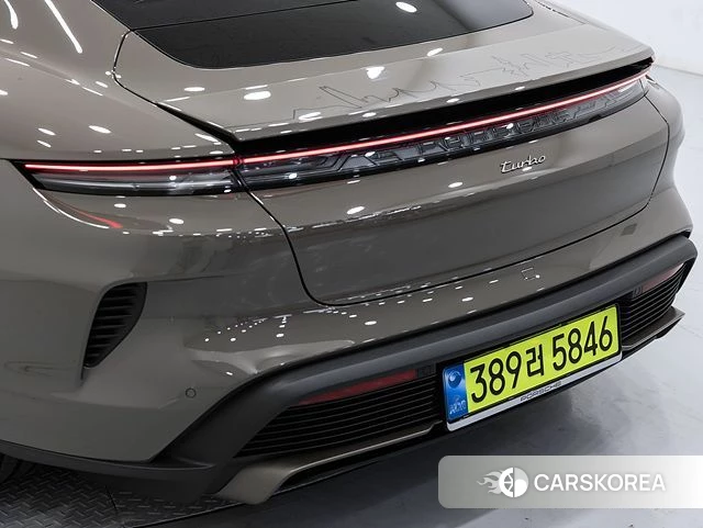 Porsche Taycan 2025 Цвет тростника из Кореи, фото 3