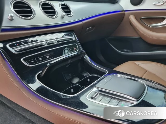 Mercedes-Benz E-Class W213 2021 Белый из Кореи, фото 3